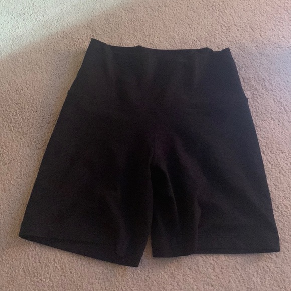 aritiza biker shorts - Picture 1 of 3